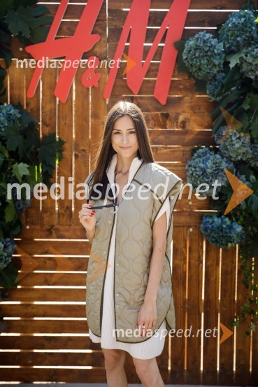  Tesa Jurjaševič, blogerka in stilistka revije GRAZIAH&M kolekcija za jesen in zimo 2021: uporabna in napredna z metropolitansko ostrino