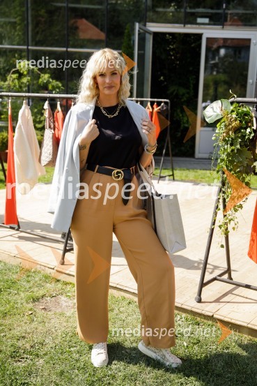  Tjaša  Kokalj Jerala, manekenka, voditeljicaH&M kolekcija za jesen in zimo 2021: uporabna in napredna z metropolitansko ostrino