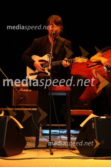 Robert Pešut Magnifico, glasbenik med koncertomMagnifico, koncert v Mondu