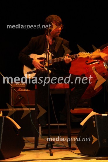 Robert Pešut Magnifico, glasbenik med koncertomMagnifico, koncert v Mondu