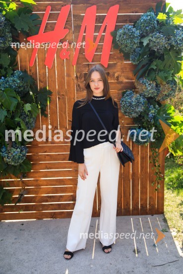  Neja  Krampl Mastnak, modna novinarka revije GraziaH&M kolekcija za jesen in zimo 2021: uporabna in napredna z metropolitansko ostrino