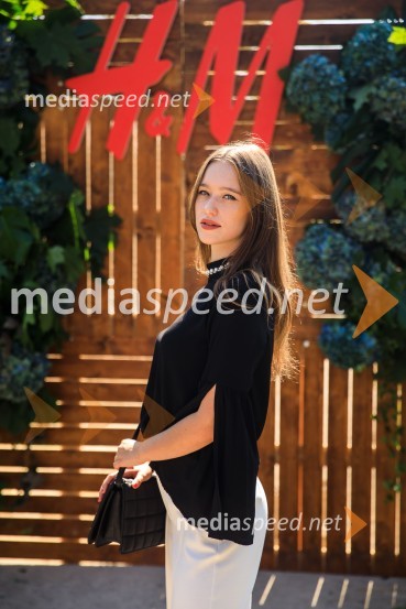  Neja  Krampl Mastnak, modna novinarka revije GraziaH&M kolekcija za jesen in zimo 2021: uporabna in napredna z metropolitansko ostrino