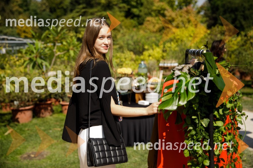  Neja  Krampl Mastnak, modna novinarka revije GraziaH&M kolekcija za jesen in zimo 2021: uporabna in napredna z metropolitansko ostrino