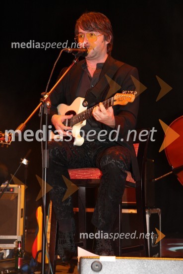 Robert Pešut Magnifico, glasbenik med koncertomMagnifico, koncert v Mondu