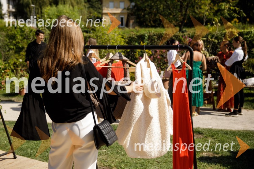  Neja  Krampl Mastnak, modna novinarka revije GraziaH&M kolekcija za jesen in zimo 2021: uporabna in napredna z metropolitansko ostrino