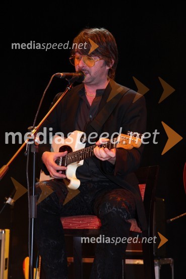Robert Pešut Magnifico, glasbenik med koncertomMagnifico, koncert v Mondu