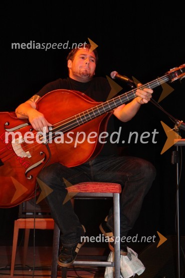 Anže Langus, kontrabasist med koncertomMagnifico, koncert v Mondu