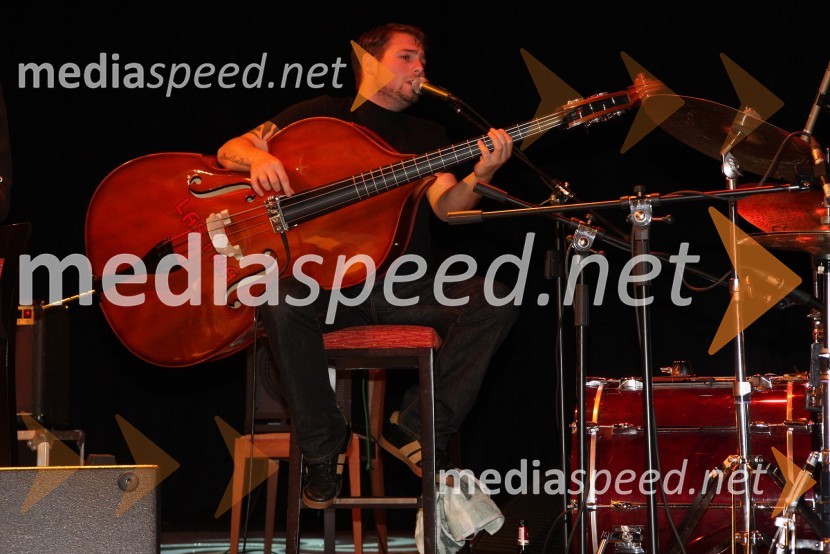 Anže Langus, kontrabasist med koncertomMagnifico, koncert v Mondu
