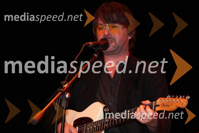 Robert Pešut Magnifico, glasbenik med koncertomMagnifico, koncert v Mondu