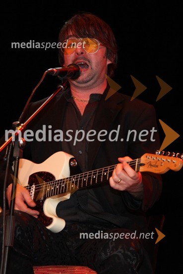 Robert Pešut Magnifico, glasbenik med koncertomMagnifico, koncert v Mondu