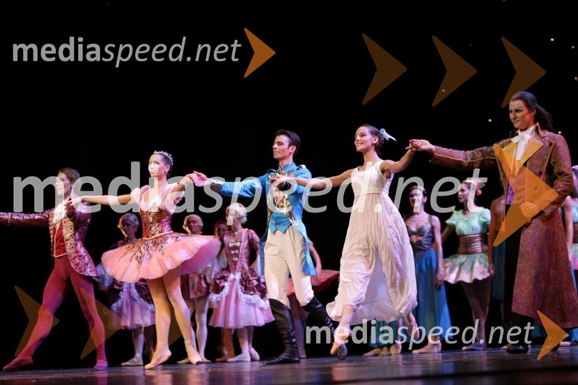 Anton Bogov, baletnik, Alenka Ribič Laufer, balerina, Matjaž Marin, baletnik, Catarina De Meneses, balerina in ...Hrestač, premiera baleta v SNG Maribor