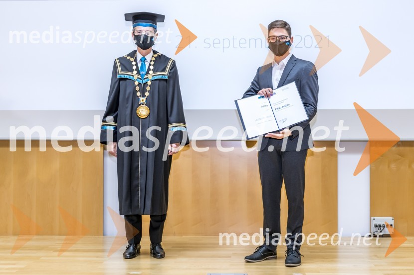 prof. dr. Zdravko Kačič, rektor Univerze v Mariboru;  Filip Bračko, naj prostovoljec študentom UMSlovesnost ob Dnevu univerze Maribor