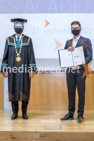 prof. dr. Zdravko Kačič, rektor Univerze v Mariboru;  Filip Bračko, naj prostovoljec študentom UMSlovesnost ob Dnevu univerze Maribor