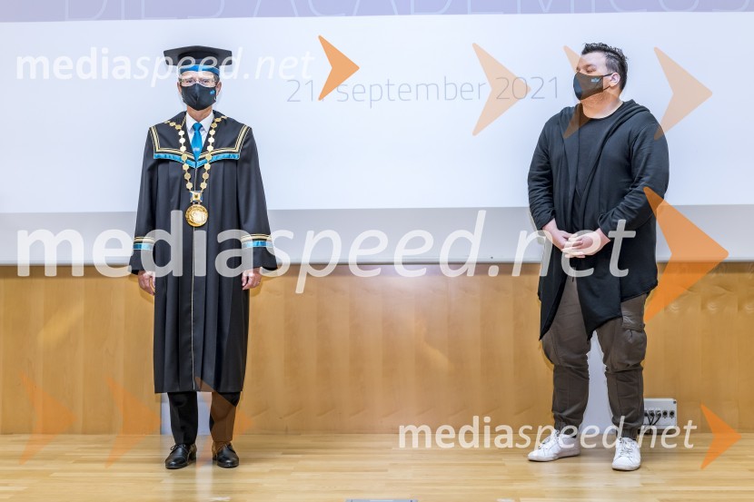 prof. dr. Zdravko Kačič, rektor Univerze v Mariboru;  Kristjan Veber, listina UM za pomembne kulturne dosežkeSlovesnost ob Dnevu univerze Maribor