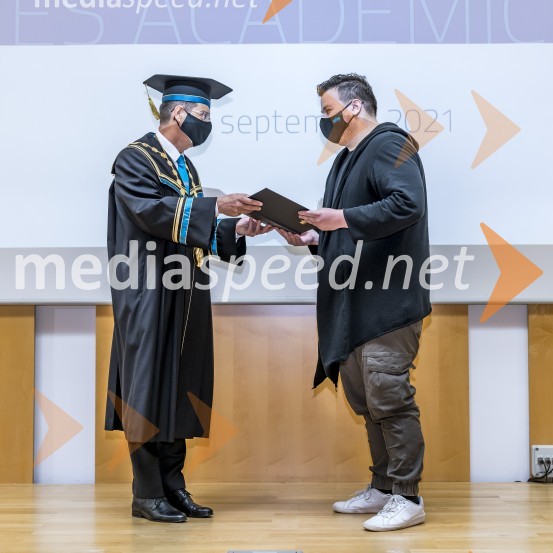 prof. dr. Zdravko Kačič, rektor Univerze v Mariboru;  Kristjan Veber, listina UM za pomembne kulturne dosežkeSlovesnost ob Dnevu univerze Maribor