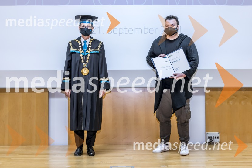 prof. dr. Zdravko Kačič, rektor Univerze v Mariboru;  Kristjan Veber, listina UM za pomembne kulturne dosežkeSlovesnost ob Dnevu univerze Maribor