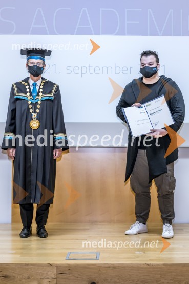 prof. dr. Zdravko Kačič, rektor Univerze v Mariboru;  Kristjan Veber, listina UM za pomembne kulturne dosežkeSlovesnost ob Dnevu univerze Maribor