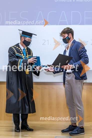 prof. dr. Zdravko Kačič, rektor Univerze v Mariboru;  Tin Kovačič, plaketa Leona ŠtukljaSlovesnost ob Dnevu univerze Maribor