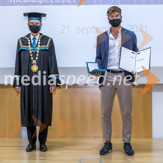 prof. dr. Zdravko Kačič, rektor Univerze v Mariboru;  Tin Kovačič, plaketa Leona ŠtukljaSlovesnost ob Dnevu univerze Maribor