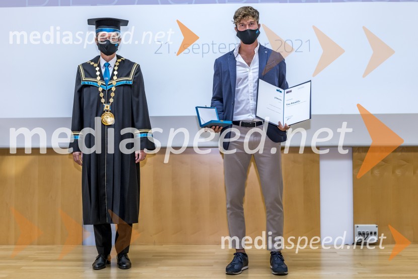 prof. dr. Zdravko Kačič, rektor Univerze v Mariboru;  Tin Kovačič, plaketa Leona ŠtukljaSlovesnost ob Dnevu univerze Maribor