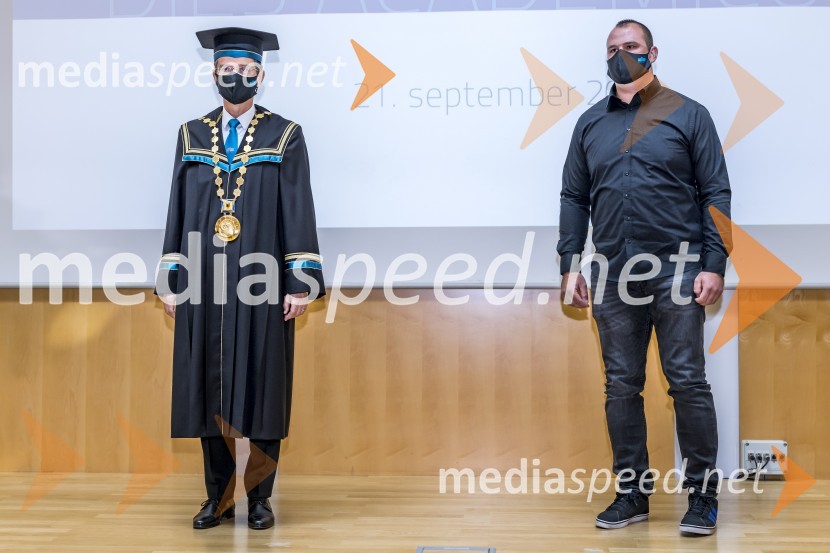 prof. dr. Zdravko Kačič, rektor Univerze v Mariboru;  Jan Lokar, plaketa Leona ŠtukljaSlovesnost ob Dnevu univerze Maribor