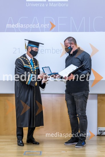 prof. dr. Zdravko Kačič, rektor Univerze v Mariboru;  Jan Lokar, plaketa Leona ŠtukljaSlovesnost ob Dnevu univerze Maribor