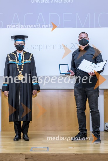 prof. dr. Zdravko Kačič, rektor Univerze v Mariboru;  Jan Lokar, plaketa Leona ŠtukljaSlovesnost ob Dnevu univerze Maribor