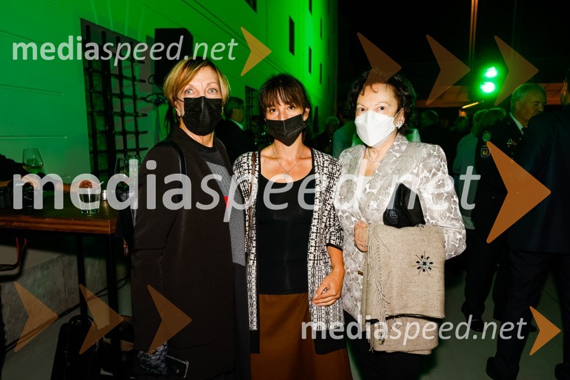  Viktorija  Potočnik, direktorica Pionirskega doma;  ... ;  Barbara Miklič TürkOtvoritev prenovljene Cukrarne