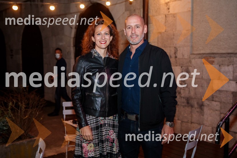  Nika  Veger, stilistka;  Peter Poles, televizijski voditeljNorišnica d.o.o., premiera Slovenskega mladinskega gledališča Ljubljana