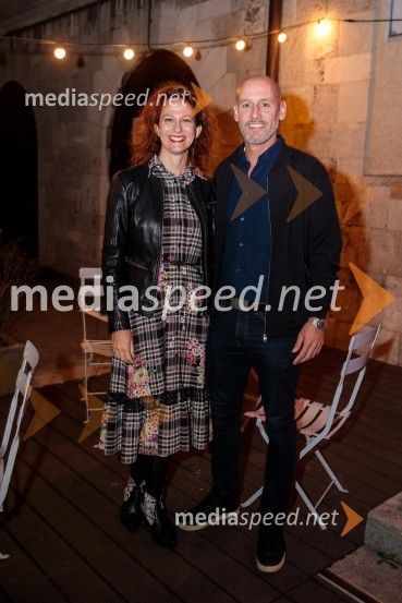  Nika  Veger, stilistka;  Peter Poles, televizijski voditeljNorišnica d.o.o., premiera Slovenskega mladinskega gledališča Ljubljana