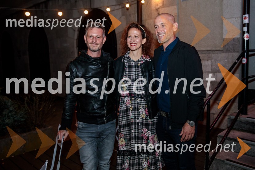  Tibor Mihelič Syed, direktor, Slovensko mladinsko gledališče;  Nika  Veger, stilistka;  Peter Poles, televizijski voditeljNorišnica d.o.o., premiera Slovenskega mladinskega gledališča Ljubljana