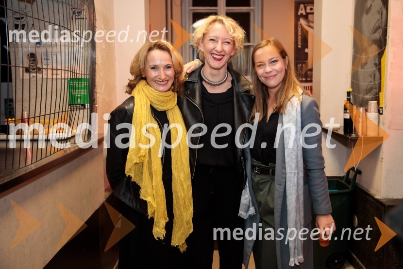  Helena Grahek, vodja marketinga in odnosi z javnostmi, Slovensko mladinsko gledališče;  Natalie  Horvat;  Lea Cok, igralkaNorišnica d.o.o., premiera Slovenskega mladinskega gledališča Ljubljana