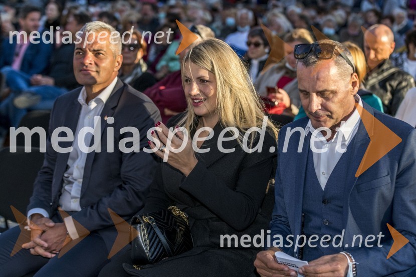  Saša Arsenovič, župan občine Maribor, podjetnik;  Katja Arsenovič, direktorica Rožmarin Hospitality GroupOperna noč na Glavnem trgu Maribor