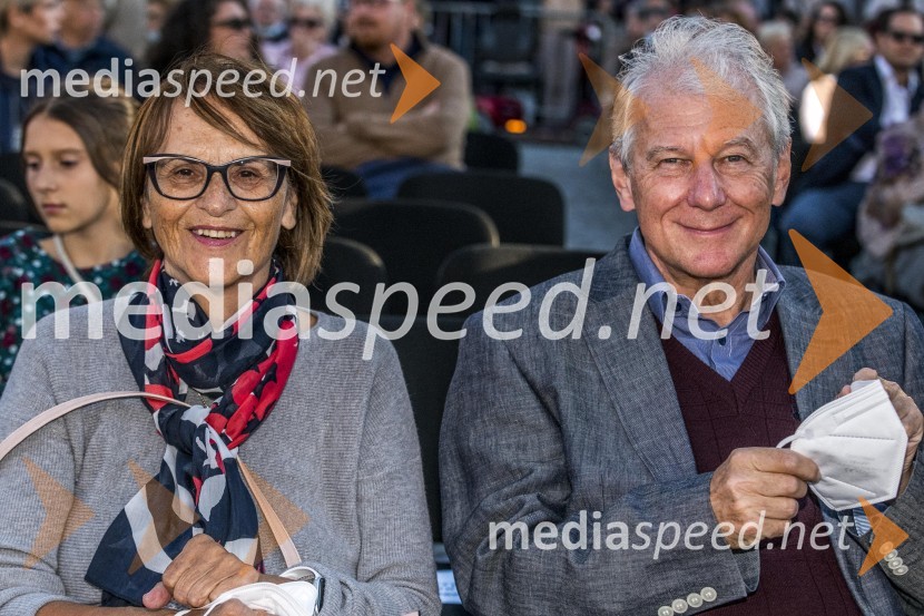  Andreja Kračun, predsednica, Dobrodelno združenje Koraki za korakce;  prof. dr. Davorin  Kračun, ekonomist, predsednik Fiskalnega sveta, član Rotary Cluba MariborOperna noč na Glavnem trgu Maribor