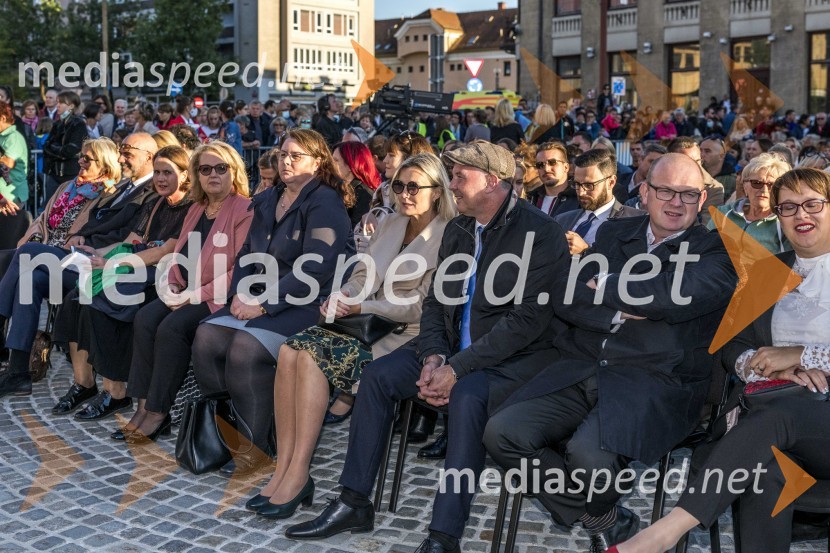  Alenka Iskra, podžupanja Mestne občine Maribor za področje sociale, socialnega podjetništva, kulture in turizma ter društev in nevladnih organizacij;  Klemen Grošelj, doktor obramboslovja, evropski poslanec;  Lidija Divjak Mirnik, poslanka DZ Republike SlovenijeOperna noč na Glavnem trgu Maribor