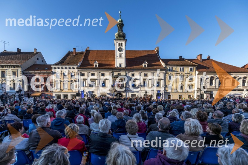 Operna noč na Glavnem trgu Maribor