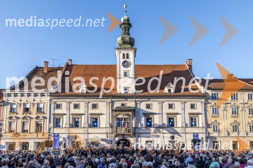 Operna noč na Glavnem trgu Maribor