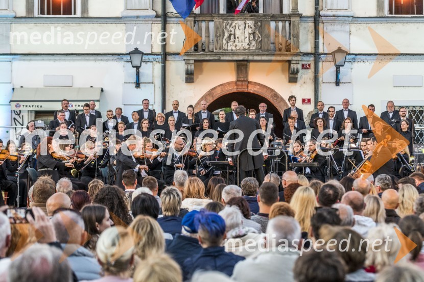 Operna noč na Glavnem trgu Maribor