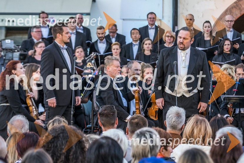 Operna noč na Glavnem trgu Maribor