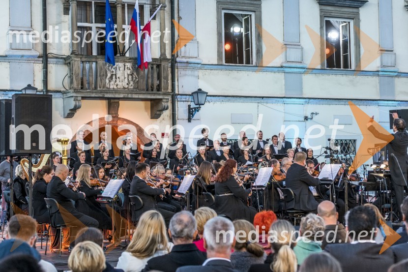 Operna noč na Glavnem trgu Maribor