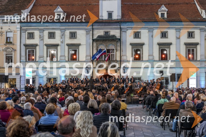 Operna noč na Glavnem trgu Maribor