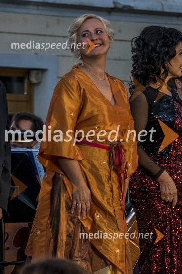  Andreja Zakonjšek Krt, sopranistkaOperna noč na Glavnem trgu Maribor