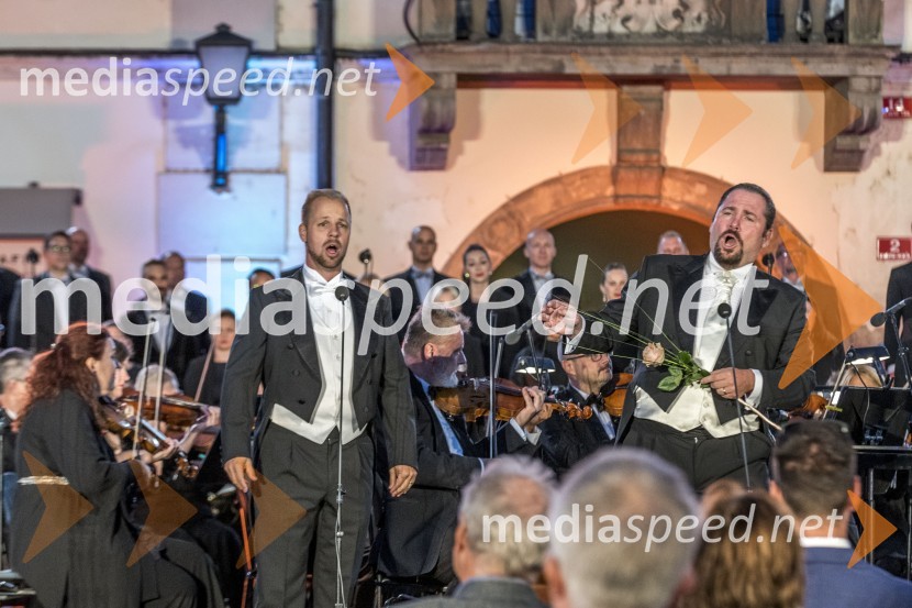  Martin Sušnik, operni solist;  Jaki Jurgec, operni solistOperna noč na Glavnem trgu Maribor