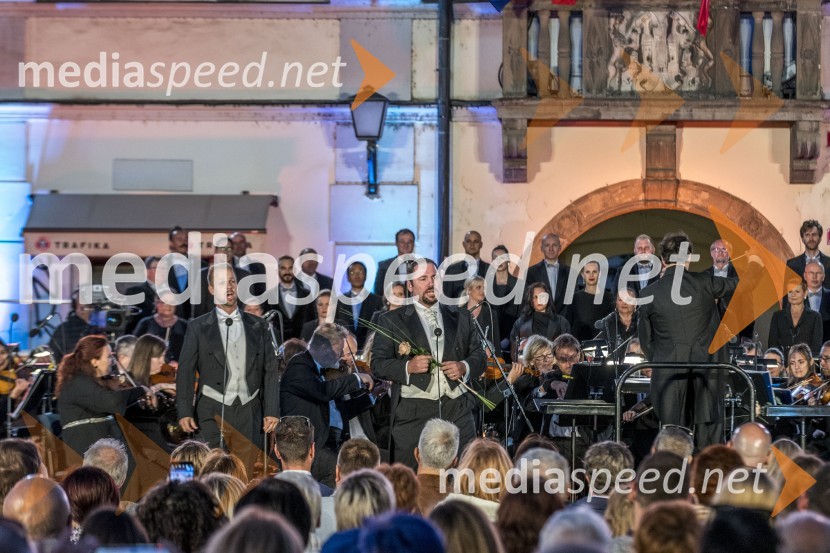 Operna noč na Glavnem trgu Maribor