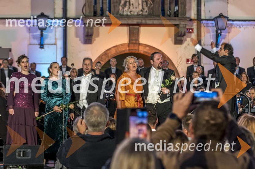  Sabina  Cvilak, operna pevka;  Valentina Čuden, operna pevka;  Martin Sušnik, operni solist;  Andreja Zakonjšek Krt, sopranistka;  Jaki Jurgec, operni solist;  Simon Krečič, umetniški direktor Opere SNG MariborOperna noč na Glavnem trgu Maribor