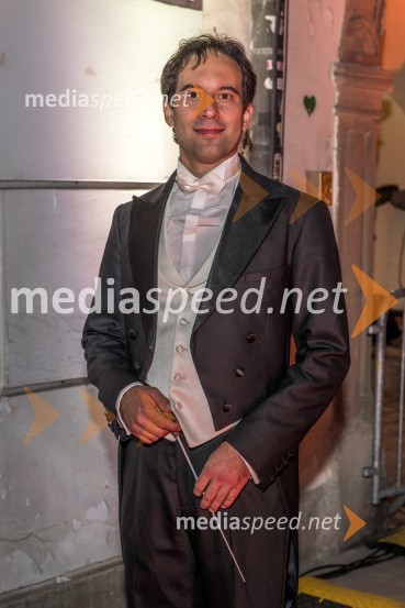  Simon Krečič, dirigent in pianistOperna noč na Glavnem trgu Maribor