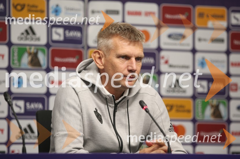  Radovan Karanović, začasni strateg NK MariborMaribor - Celje, nogometna tekma