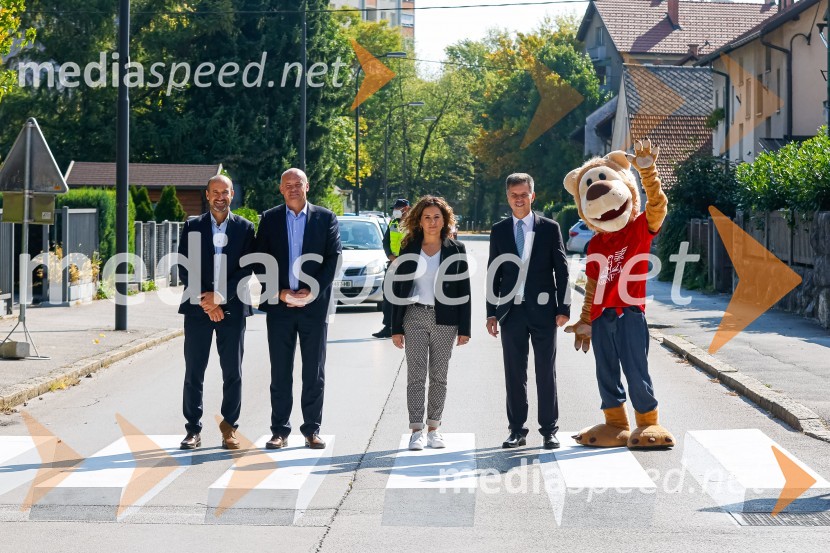  Mitja  Feri, član uprave zavarovalnice Generali;  ... ;   Svetlana Almaš, vodja marketinga in komunikacij zavarovalnice Generali;  Dejan Crnek, podžupan, Mestna občina Ljubljana, Lista Zorana Jankovića, predsednik športnega društva Narodni dom3D zebra odslej tudi v Ljubljani