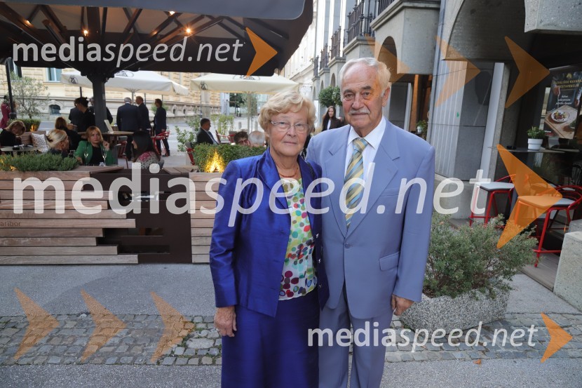  Alojzija Moge-Čas, odvetnica;  Rudolf Moge, nekdanji politikTo noč sem jo videl, premiera drame, SNG Maribor