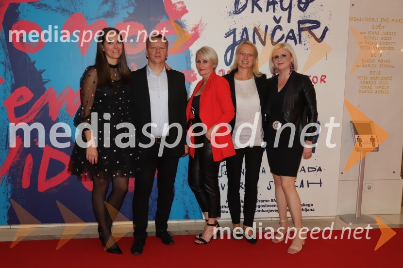  Špela Lešnik, producentka Drame SNG Maribor;  Matjaž Partlič, SNG Maribor;  Anja  Žižek, marketing SNG Maribor;  Jasmina Leskovar, SNG Maribor;  Darja Čižek, marketing SNG MariborTo noč sem jo videl, premiera drame, SNG Maribor